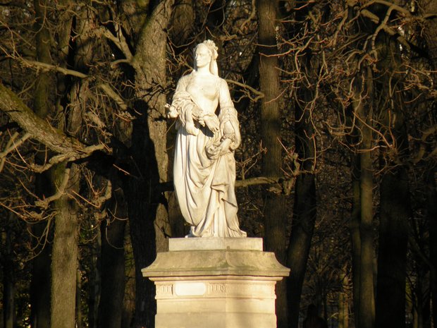  statue, jardin du Luxembourg (Louise de Savoie)